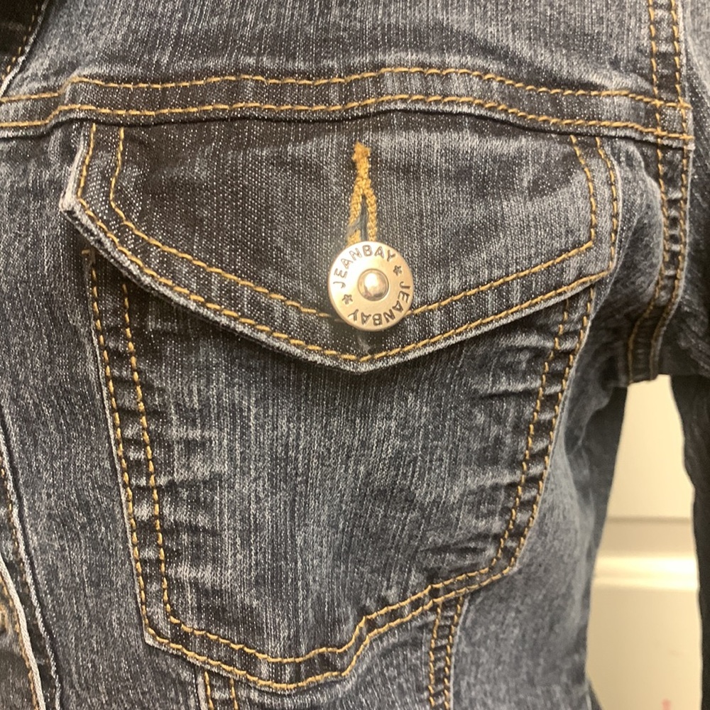 JeanBay Large Petite Jean jacket with design on back, Pit to Pit 19”, L… - Picture 2 of 10